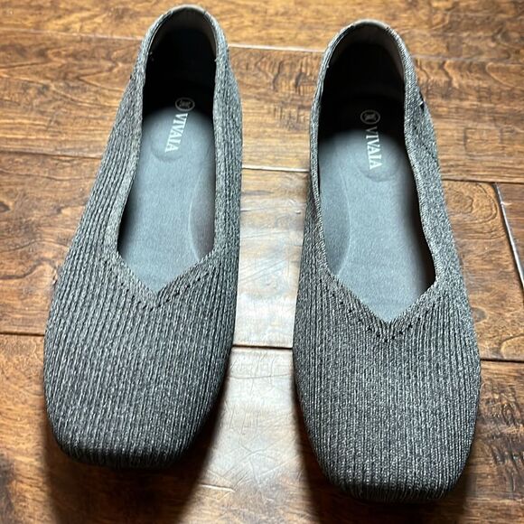 Vivaia Gray Square-Toe V-Cut Flats (Margot 2.0), size 7 - Picture 2 of 10